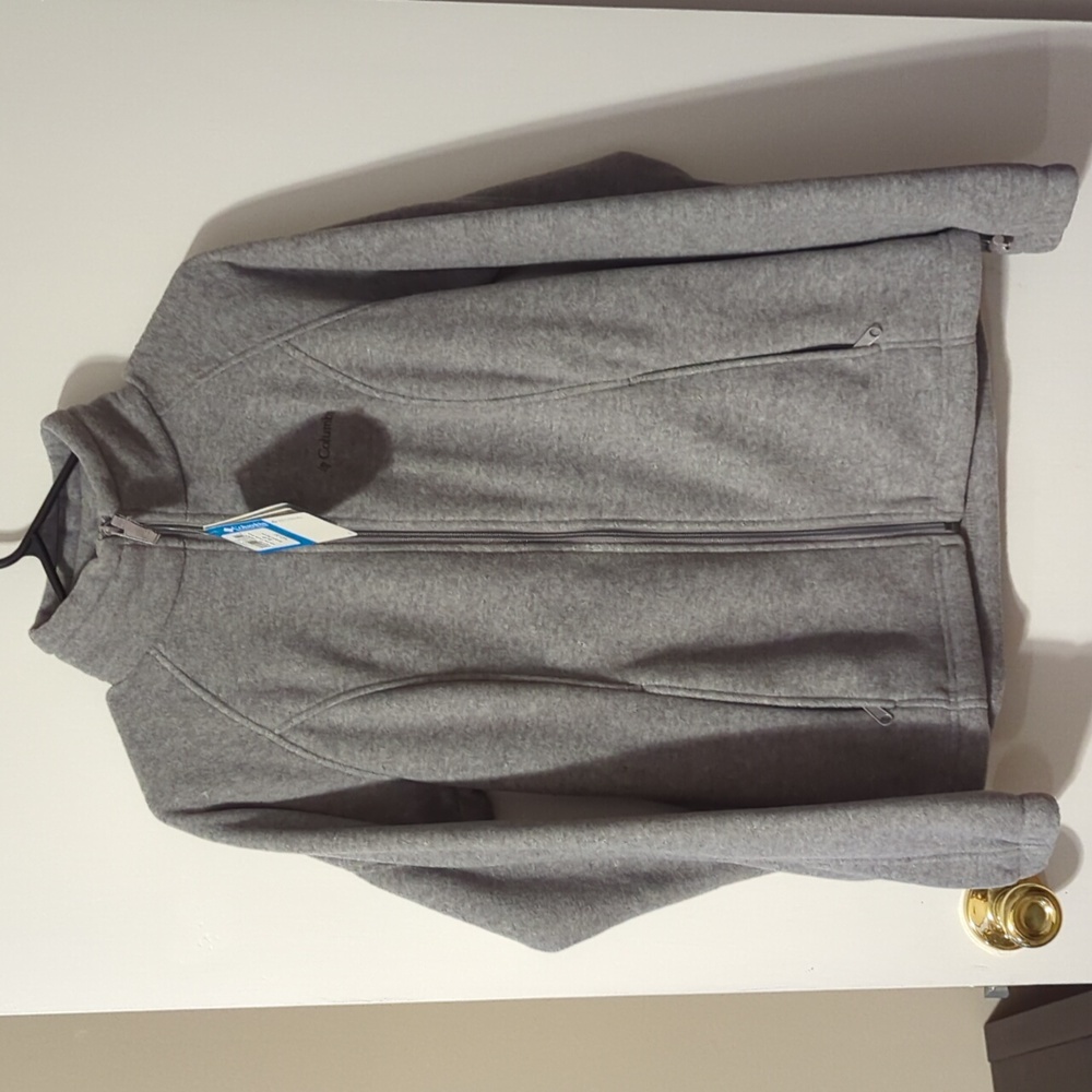 Columbia Three Lakes Full Zip Fleece jacket.